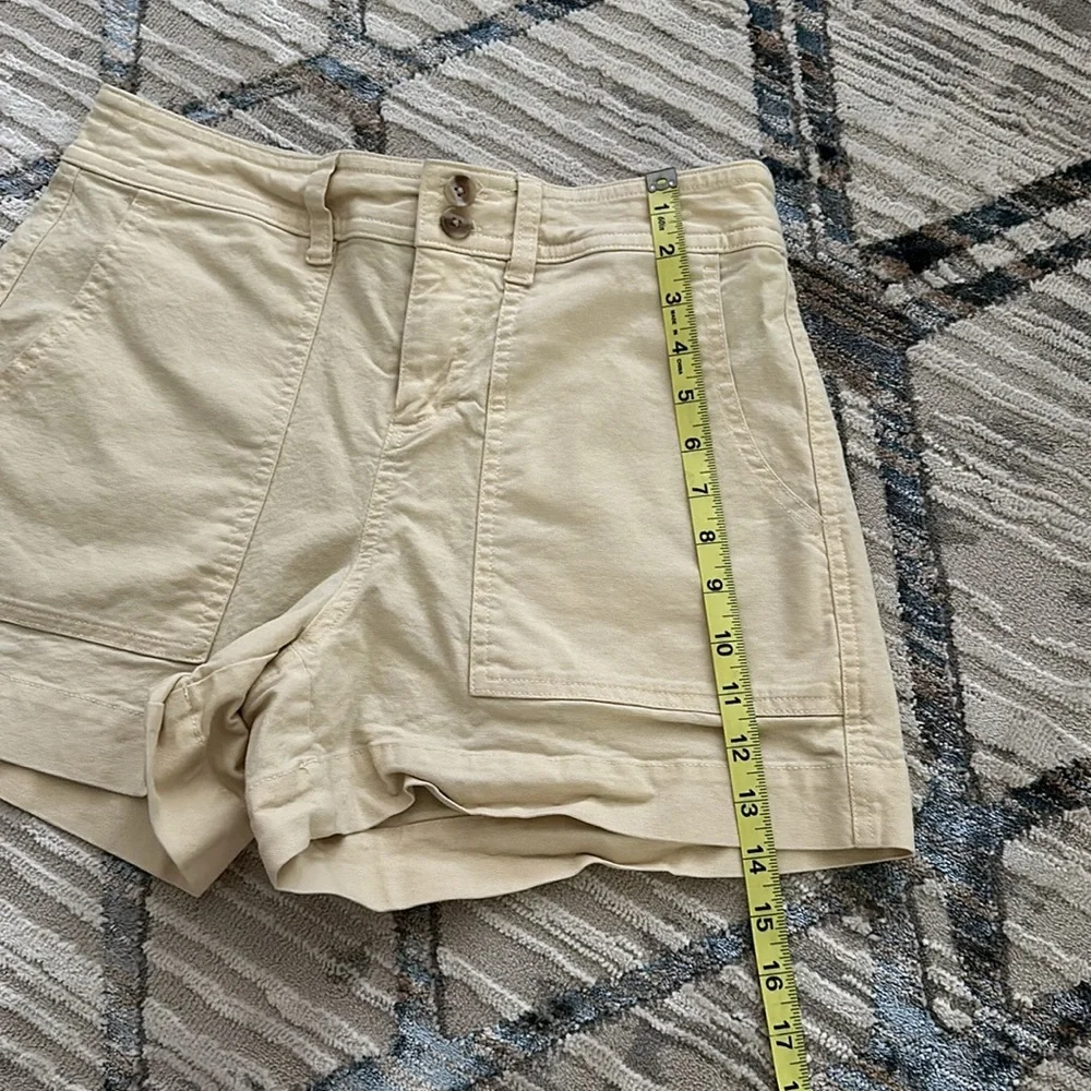 A new day • high waisted yellow shorts - Picture 4 of 8